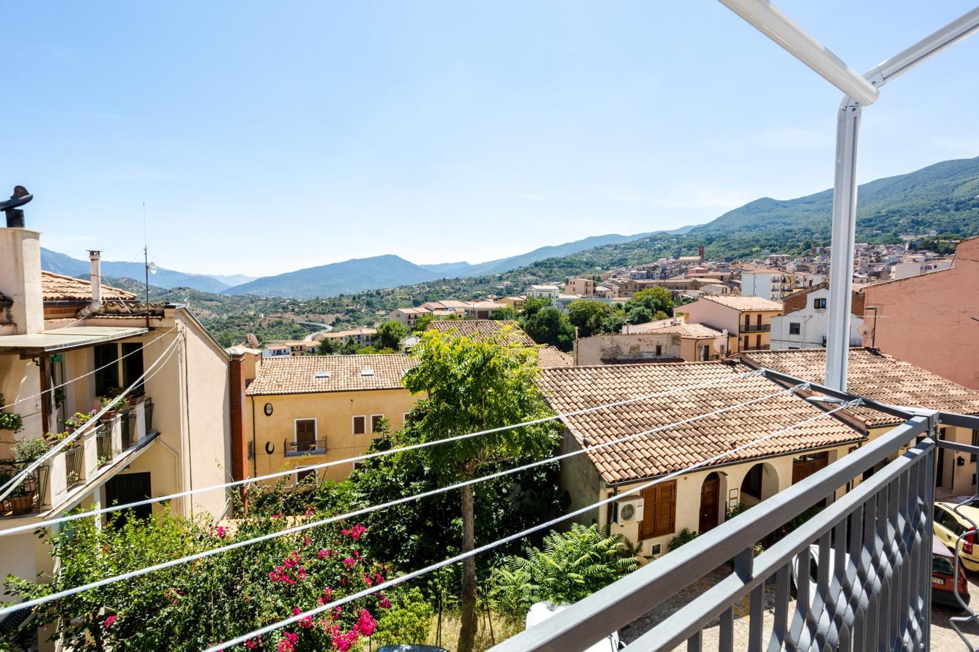 Porta San Paolo House Aparthotel Castelbuono  Exterior photo